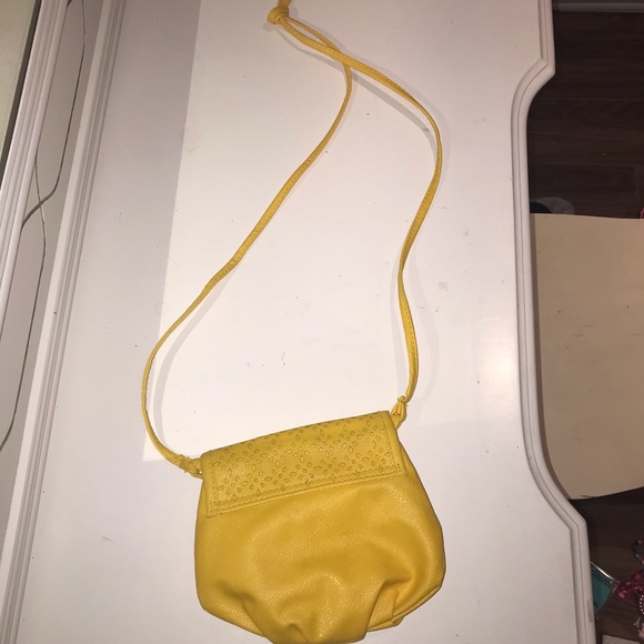 ADORABLE Yellow little crossbody bag with cute Floral Pattern 🥰 - Picture 5 of 9